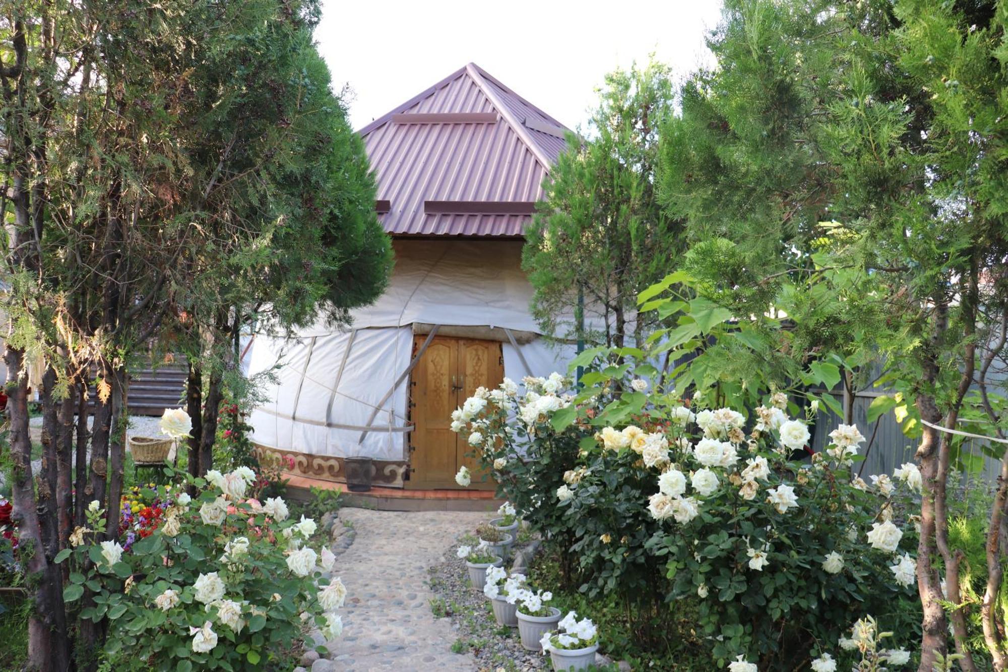 Happy Nomads Yurts & Hostel Karakol Exterior photo