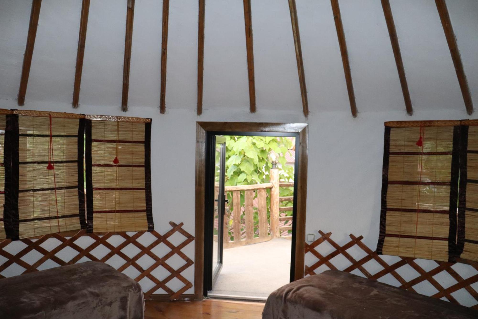 Happy Nomads Yurts & Hostel Karakol Exterior photo
