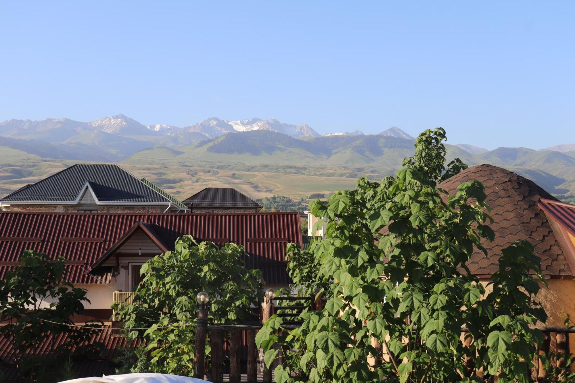Happy Nomads Yurts & Hostel Karakol Exterior photo