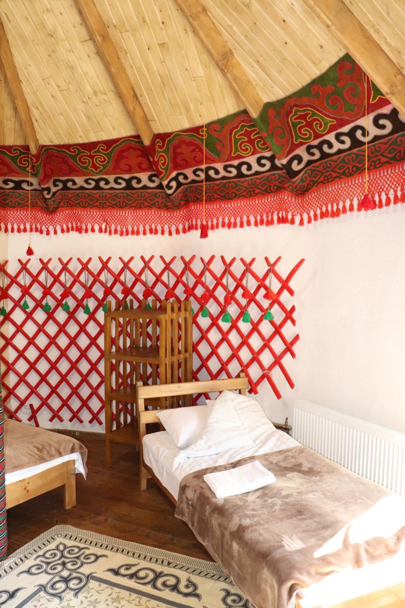 Happy Nomads Yurts & Hostel Karakol Exterior photo