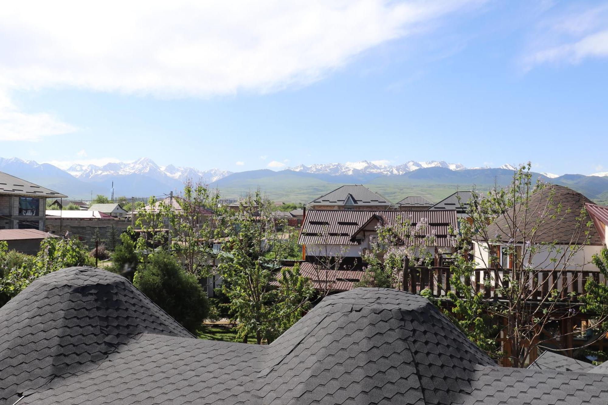 Happy Nomads Yurts & Hostel Karakol Exterior photo